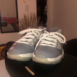 Size 12 Low top cool grey’s
